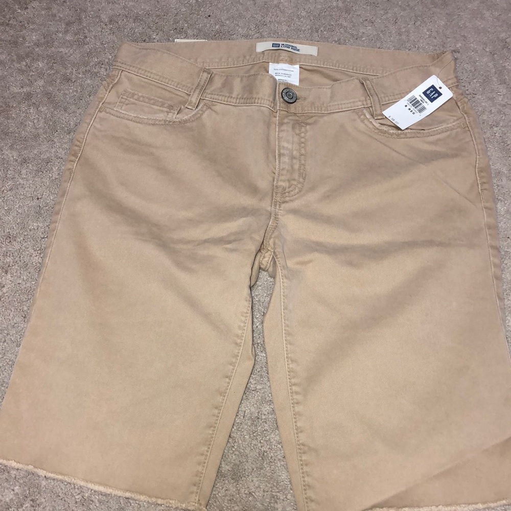 GAP zip fly Bermuda shorts